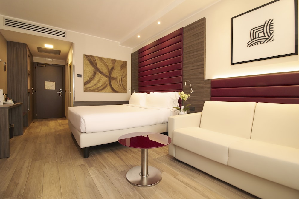 iH Hotels Milano Lorenteggio — Hotel rooms in Milan, Lombardy
