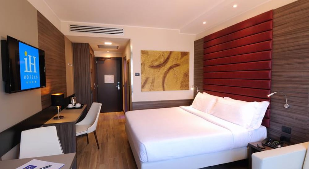 iH Hotels Milano Lorenteggio — Hotel rooms in Milan, Lombardy