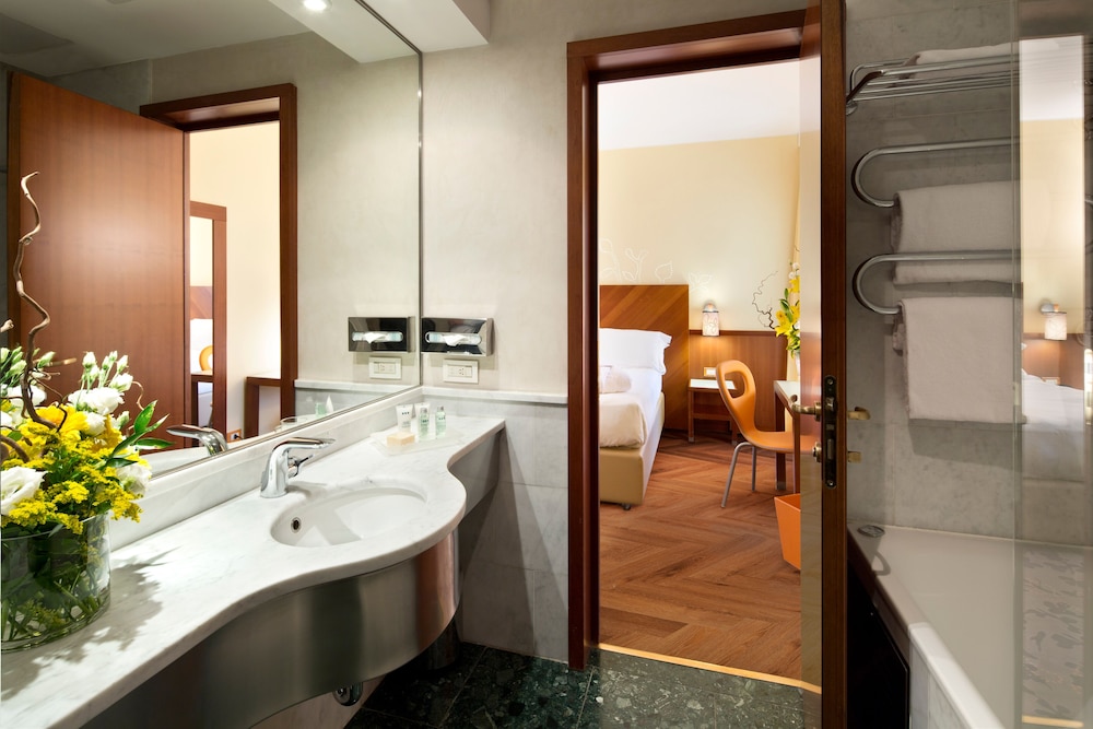 UNA Hotels Mediterraneo Milano — Hotel rooms in Milan, Lombardy