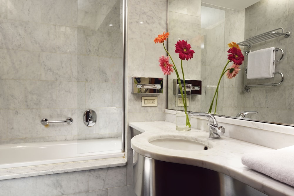 UNA Hotels Mediterraneo Milano — Hotel rooms in Milan, Lombardy
