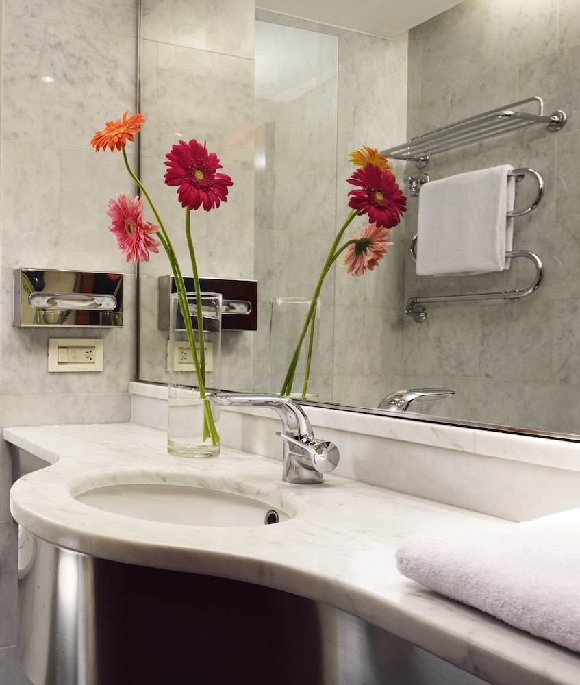 UNA Hotels Mediterraneo Milano — Hotel rooms in Milan, Lombardy