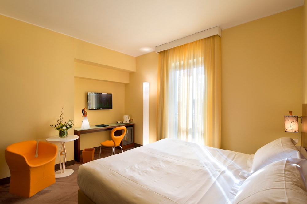 UNA Hotels Mediterraneo Milano — Hotel rooms in Milan, Lombardy