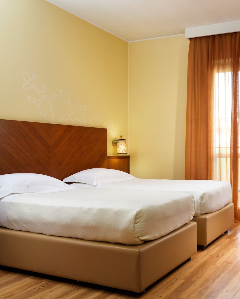 UNA Hotels Mediterraneo Milano — Hotel rooms in Milan, Lombardy