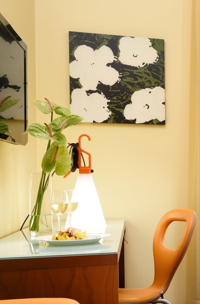 UNA Hotels Mediterraneo Milano — Restaurant & bars in Milan, Lombardy