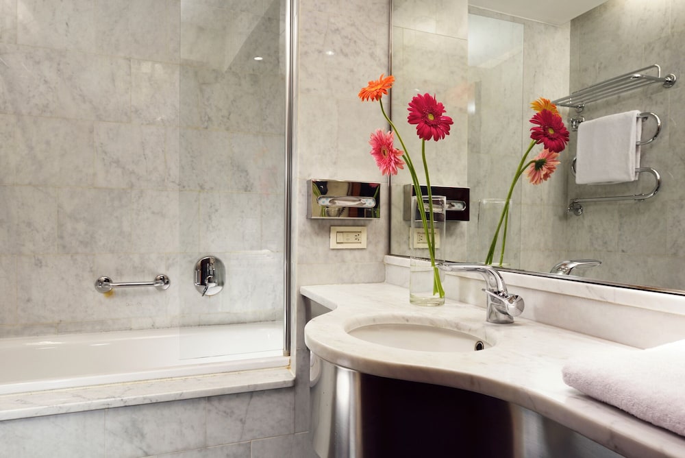 UNA Hotels Mediterraneo Milano — Hotel rooms in Milan, Lombardy