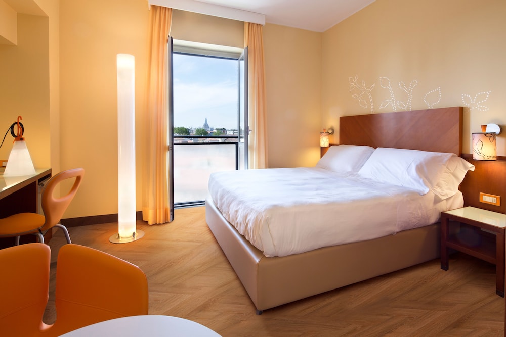 UNA Hotels Mediterraneo Milano — Hotel rooms in Milan, Lombardy