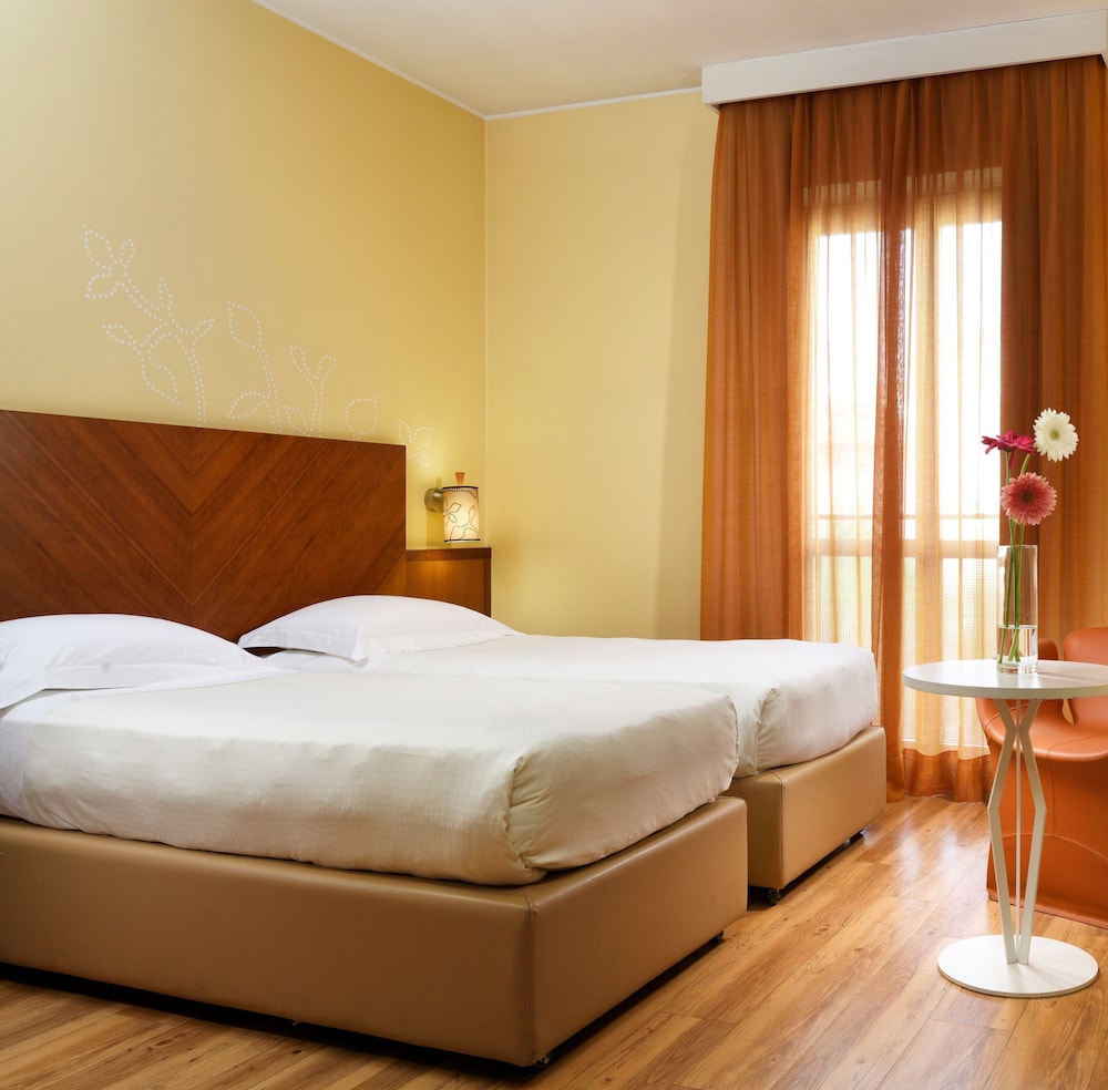 UNA Hotels Mediterraneo Milano — Hotel rooms in Milan, Lombardy