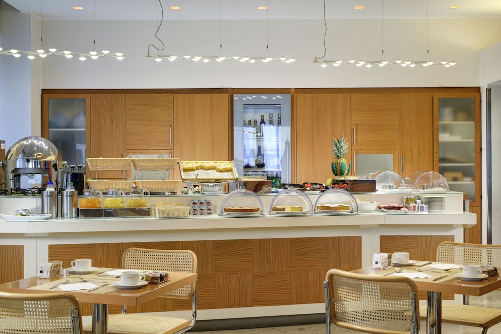 UNA Hotels Mediterraneo Milano — Restaurant & bars in Milan, Lombardy
