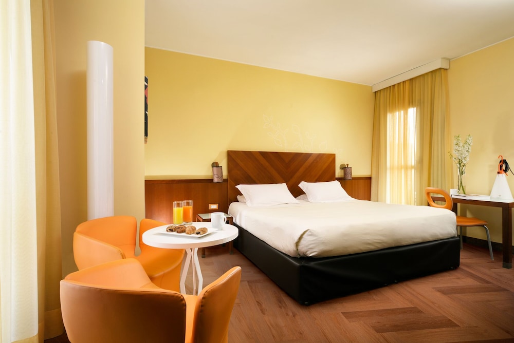 UNA Hotels Mediterraneo Milano — Hotel rooms in Milan, Lombardy