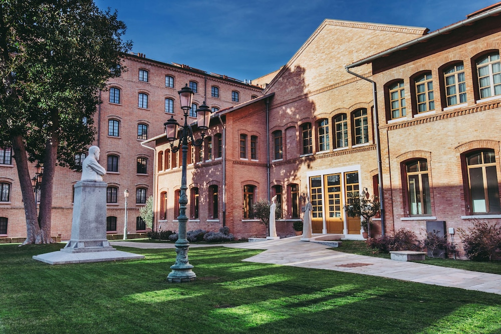 Hilton Molino Stucky Venice — Hotel building in Venice, Veneto