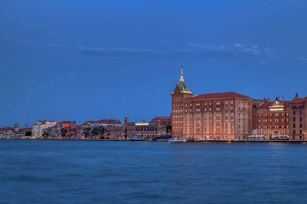 Hilton Molino Stucky Venice — Hotel building in Venice, Veneto