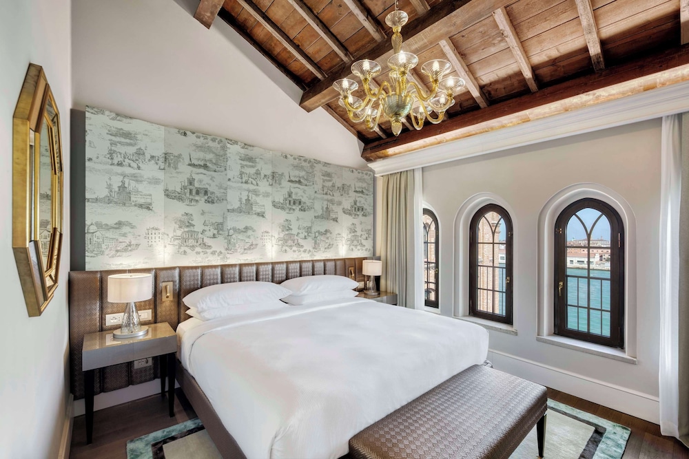 Hilton Molino Stucky Venice — Hotel rooms in Venice, Veneto