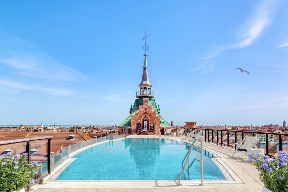 Hilton Molino Stucky Venice — Swimming pool in Venice, Veneto