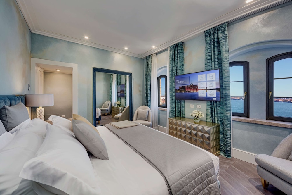 Hilton Molino Stucky Venice — Hotel rooms in Venice, Veneto