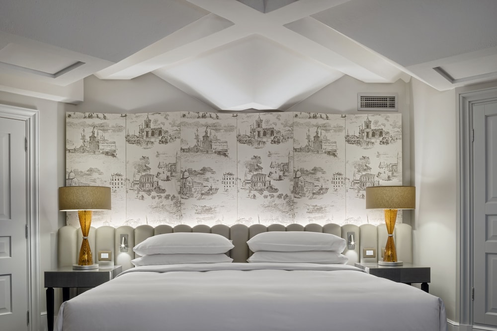 Hilton Molino Stucky Venice — Hotel rooms in Venice, Veneto