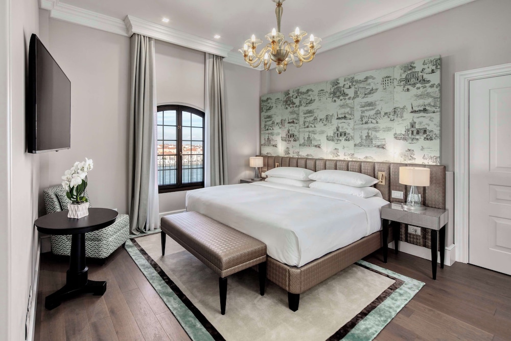 Hilton Molino Stucky Venice — Hotel rooms in Venice, Veneto