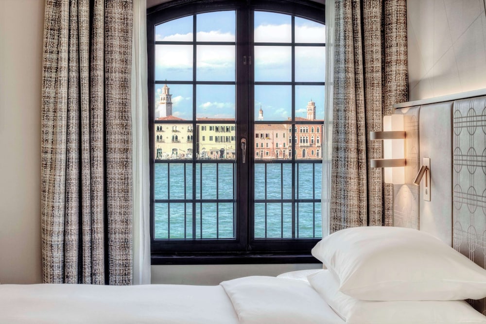 Hilton Molino Stucky Venice — Hotel rooms in Venice, Veneto