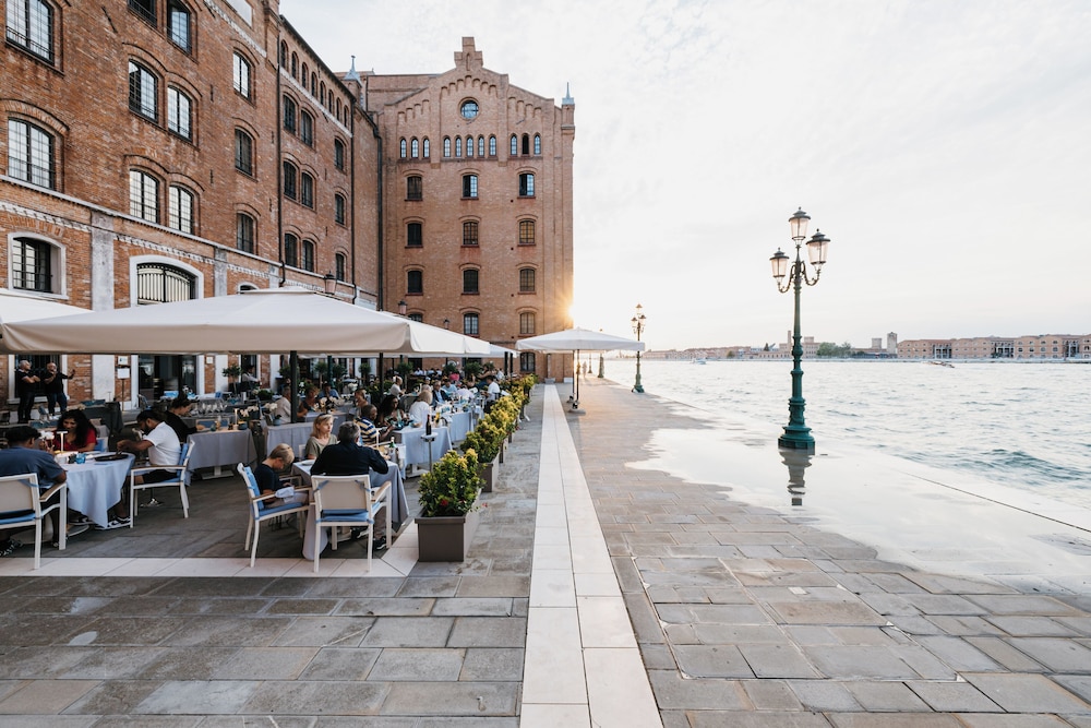 Hilton Molino Stucky Venice — Restaurant & bars in Venice, Veneto