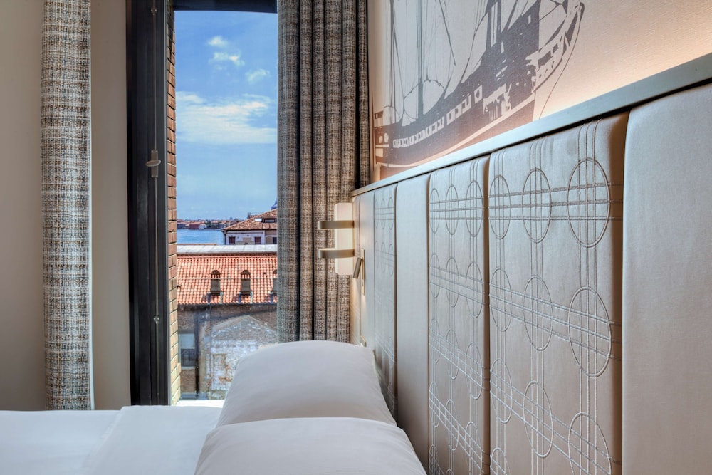 Hilton Molino Stucky Venice — Hotel rooms in Venice, Veneto
