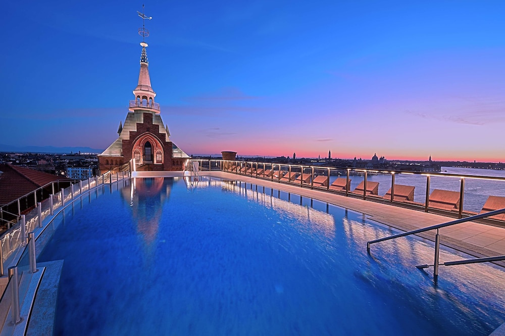 Hilton Molino Stucky Venice — Swimming pool in Venice, Veneto