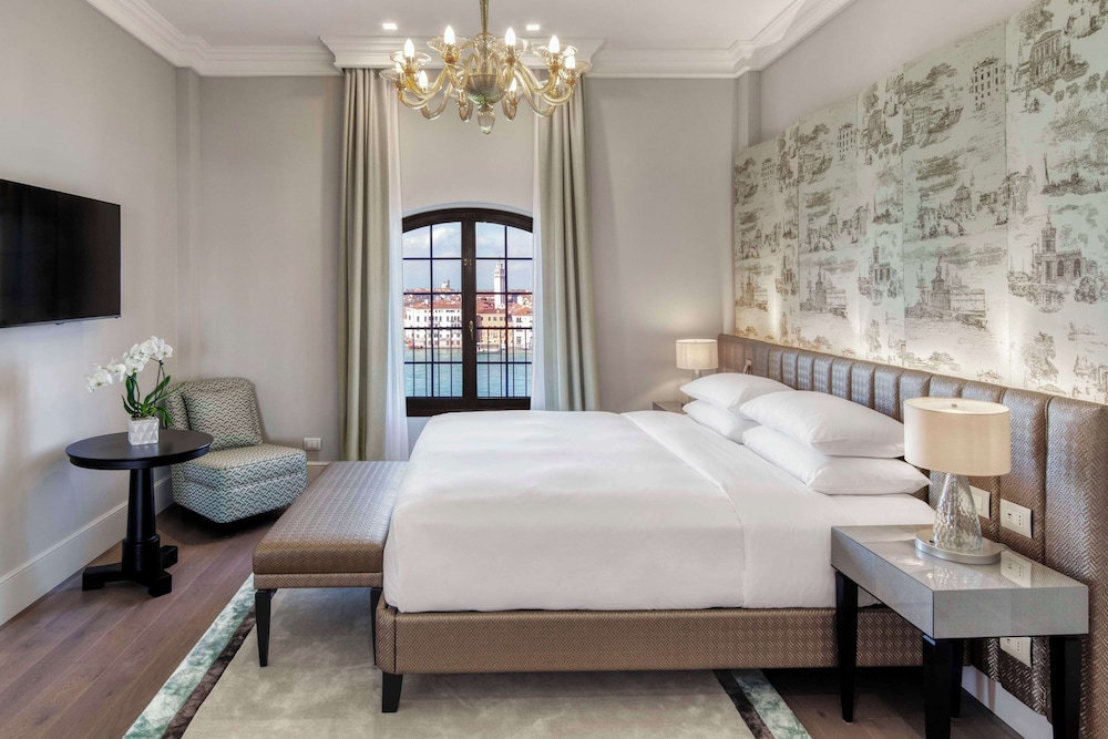 Hilton Molino Stucky Venice — Hotel rooms in Venice, Veneto
