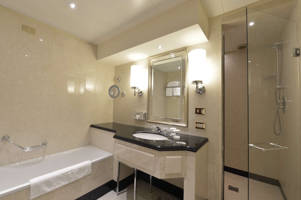 Hilton Molino Stucky Venice — Hotel rooms in Venice, Veneto