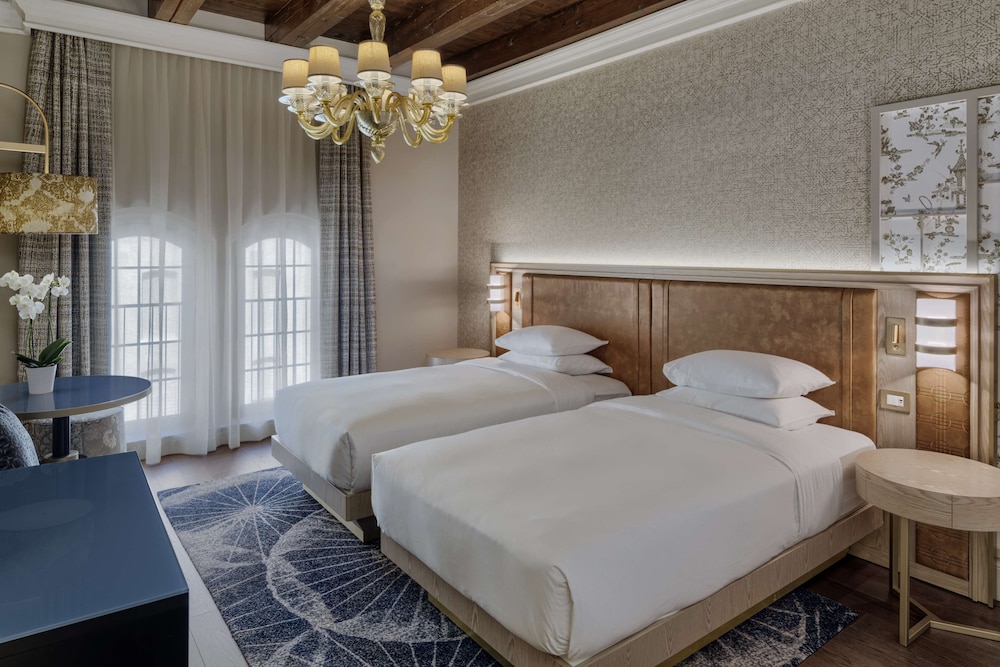 Hilton Molino Stucky Venice — Hotel rooms in Venice, Veneto