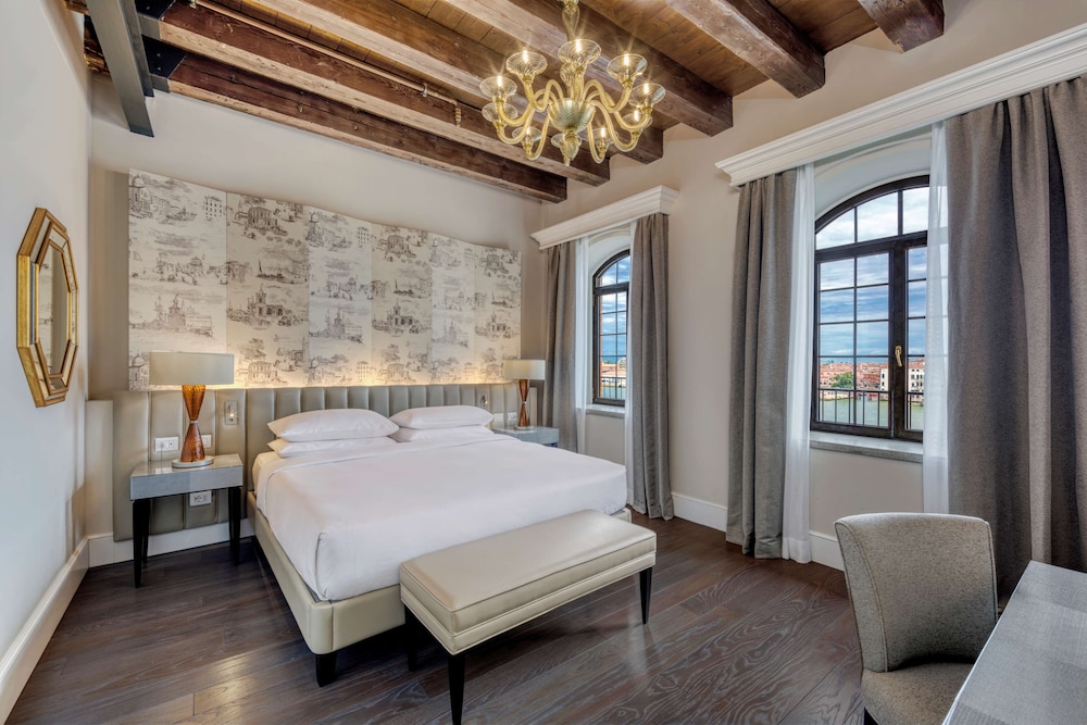 Hilton Molino Stucky Venice — Hotel rooms in Venice, Veneto