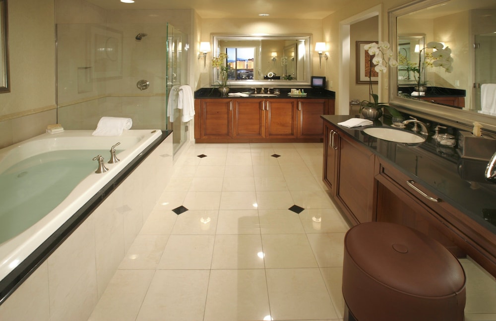The Signature at MGM Grand (All Suites) — Hotel rooms in Las Vegas, Nevada