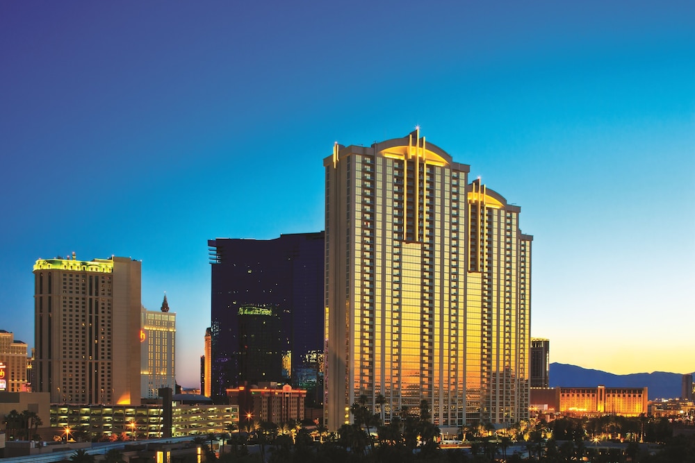 The Signature at MGM Grand (All Suites) — Hotel building in Las Vegas, Nevada