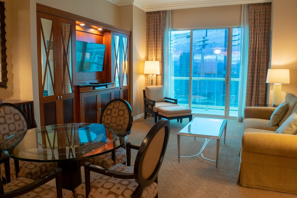 The Signature at MGM Grand (All Suites) — Hotel rooms in Las Vegas, Nevada