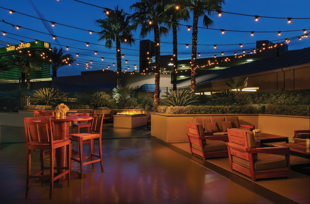 The Signature at MGM Grand (All Suites) — Restaurant & bars in Las Vegas, Nevada