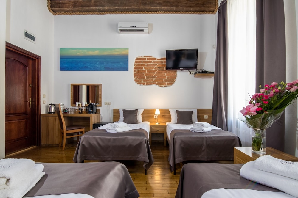 Aparthotel Pergamin — Hotel rooms in Krakow, Lesser Poland