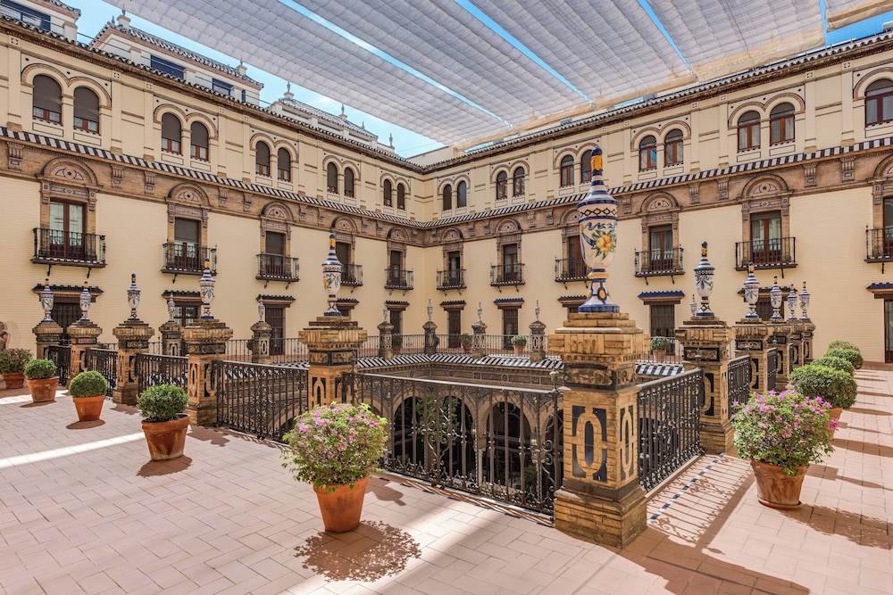 Hotel Alfonso XIII, a Luxury Collection Hotel, Seville — Hotel building in Seville, Andalusia