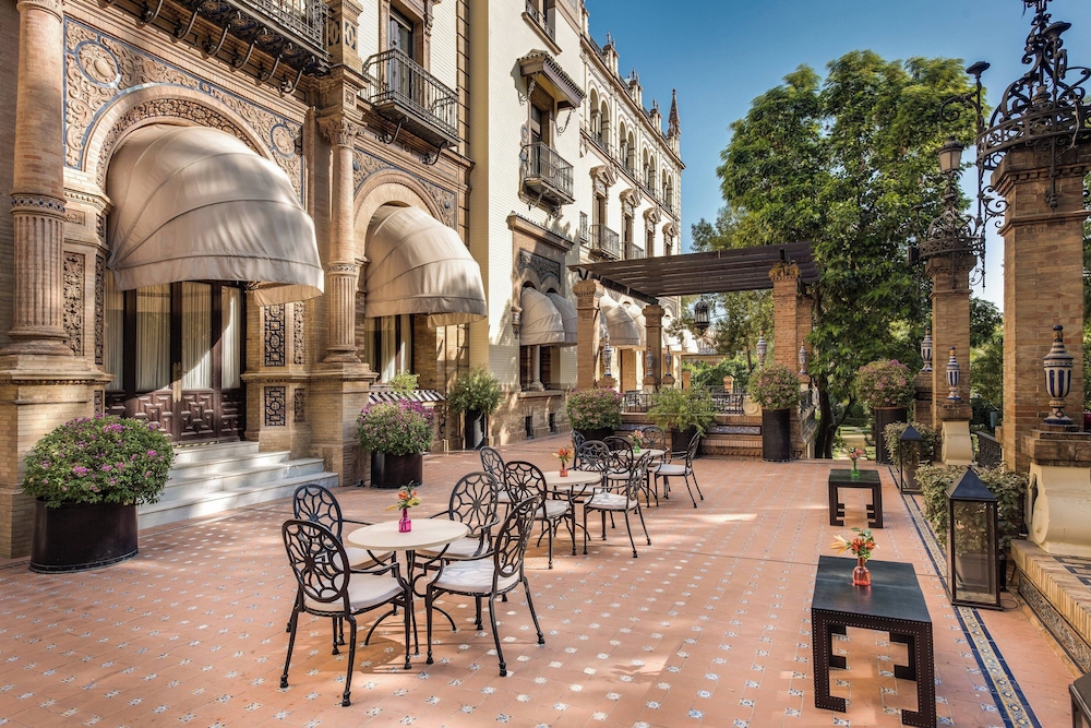 Hotel Alfonso XIII, a Luxury Collection Hotel, Seville — Hotel building in Seville, Andalusia