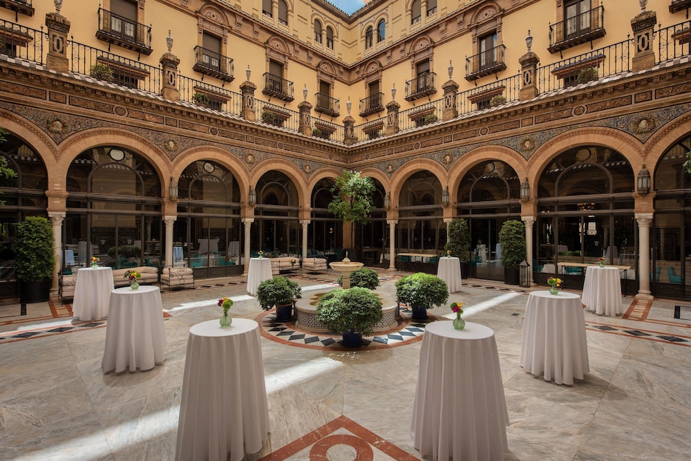 Hotel Alfonso XIII, a Luxury Collection Hotel, Seville — Hotel building in Seville, Andalusia
