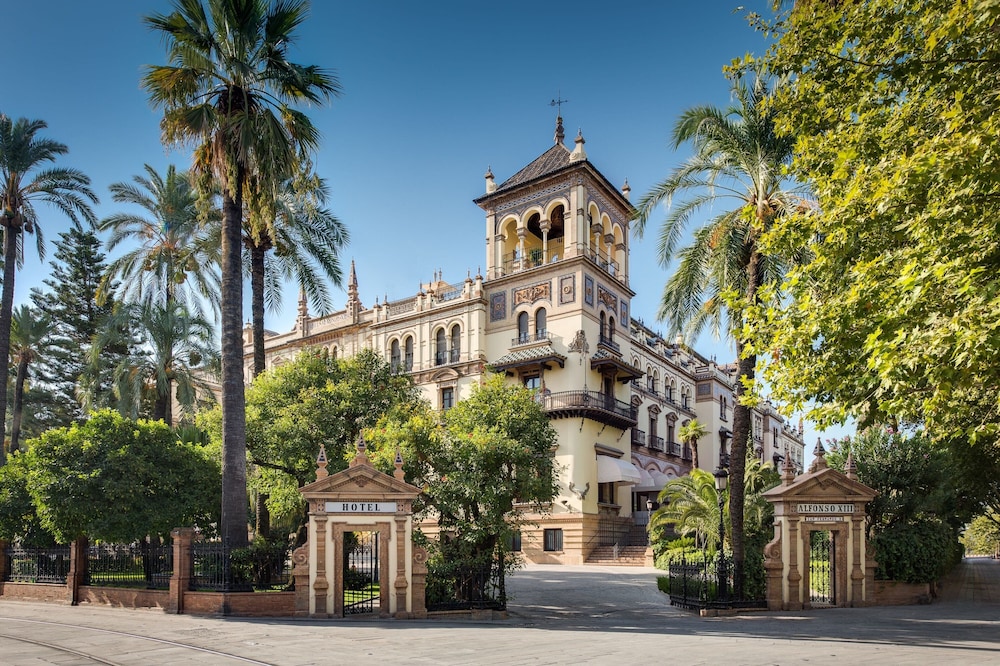 Hotel Alfonso XIII, a Luxury Collection Hotel, Seville — Hotel building in Seville, Andalusia