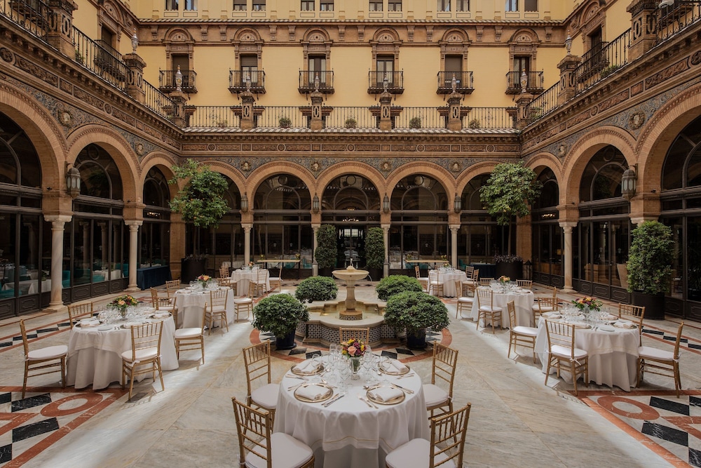 Hotel Alfonso XIII, a Luxury Collection Hotel, Seville — Hotel building in Seville, Andalusia