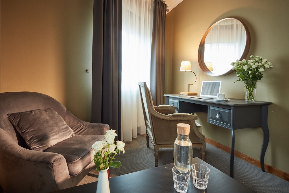 Hotel Batory — Hotel rooms in Krakow, Lesser Poland