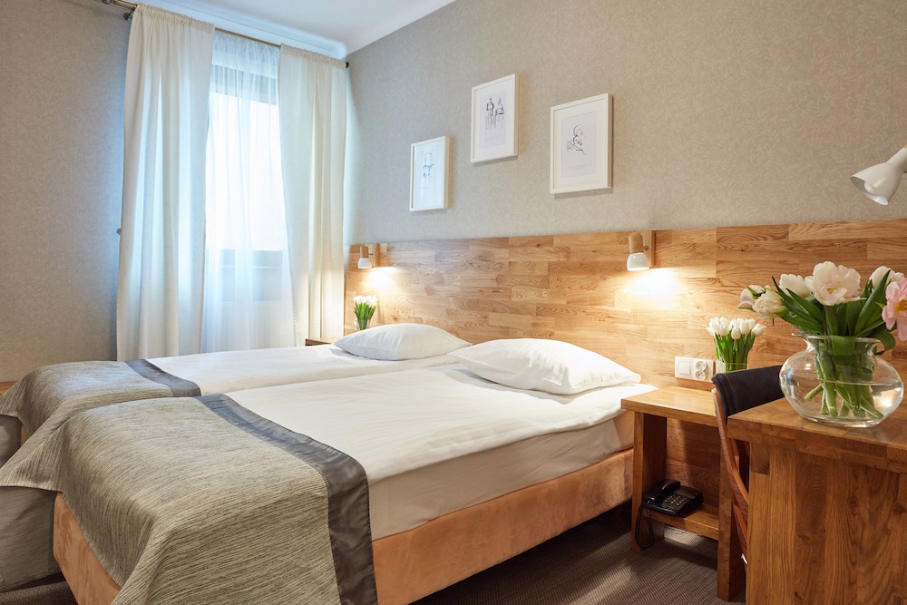 Hotel Batory — Hotel rooms in Krakow, Lesser Poland