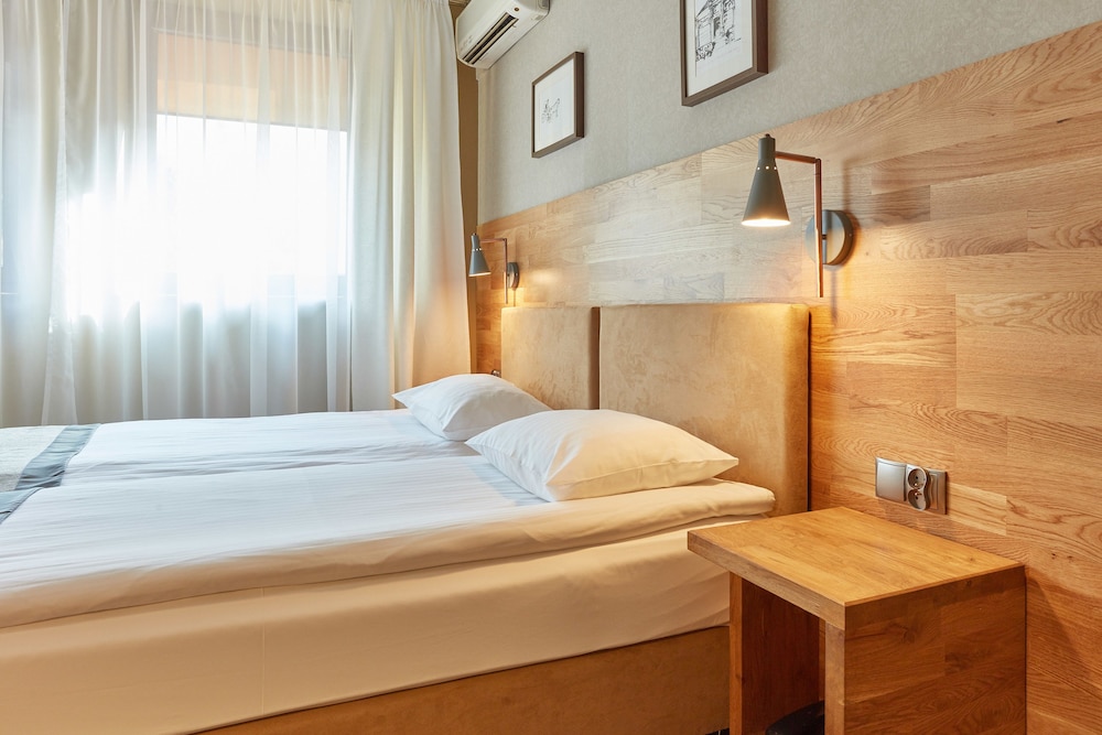 Hotel Batory — Hotel rooms in Krakow, Lesser Poland