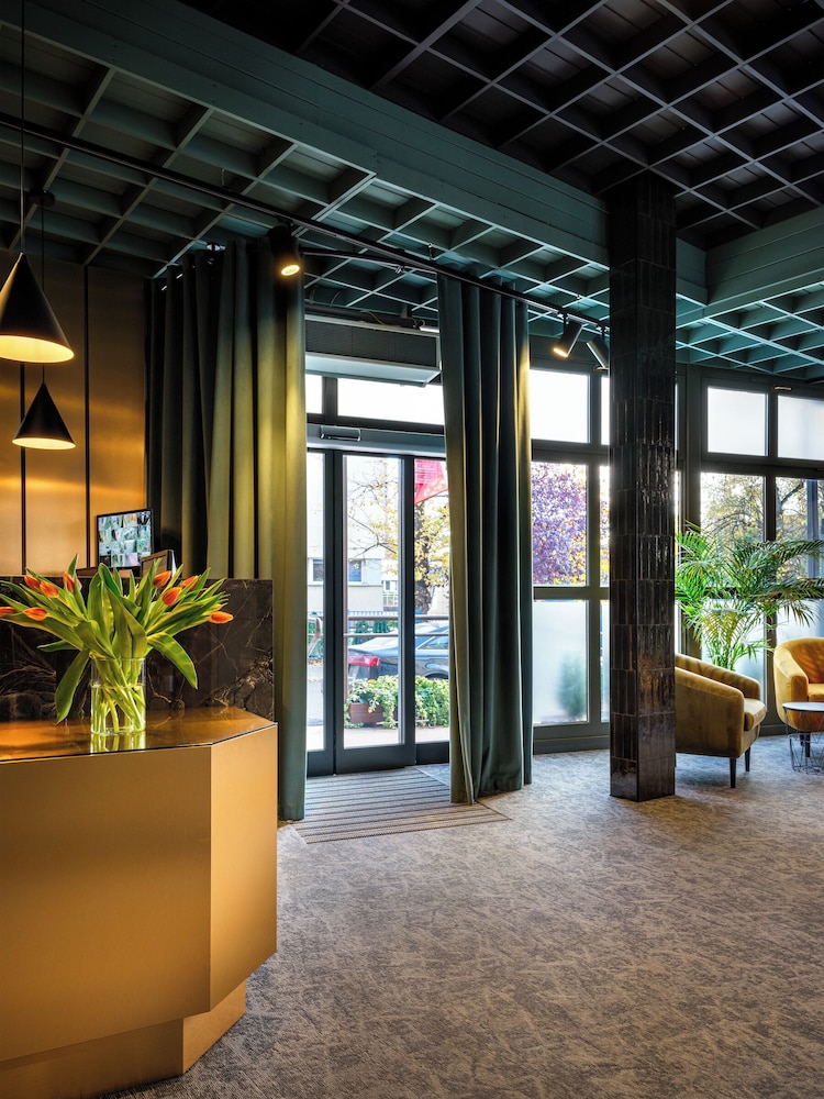 Hotel Batory — Hotel building in Krakow, Lesser Poland