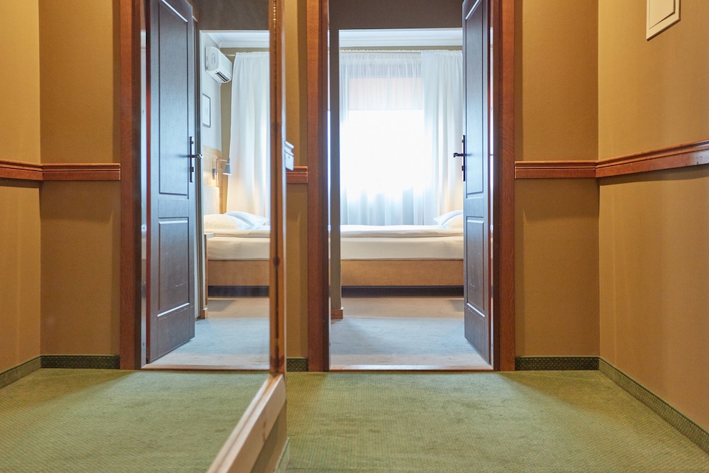 Hotel Batory — Hotel rooms in Krakow, Lesser Poland