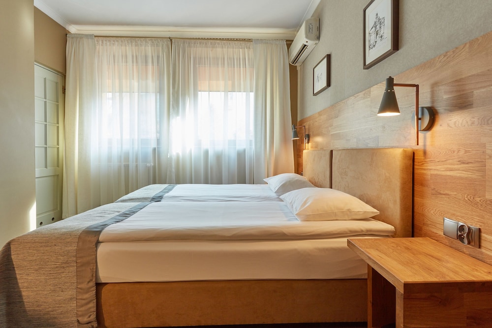 Hotel Batory — Hotel rooms in Krakow, Lesser Poland