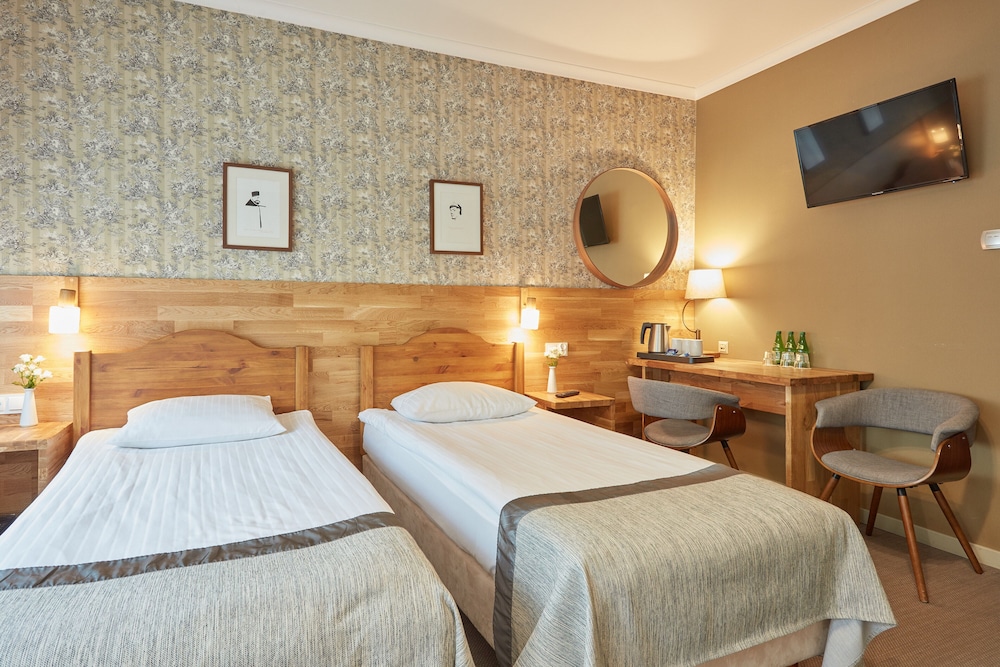 Hotel Batory — Hotel rooms in Krakow, Lesser Poland