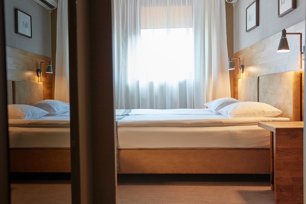 Hotel Batory — Hotel rooms in Krakow, Lesser Poland