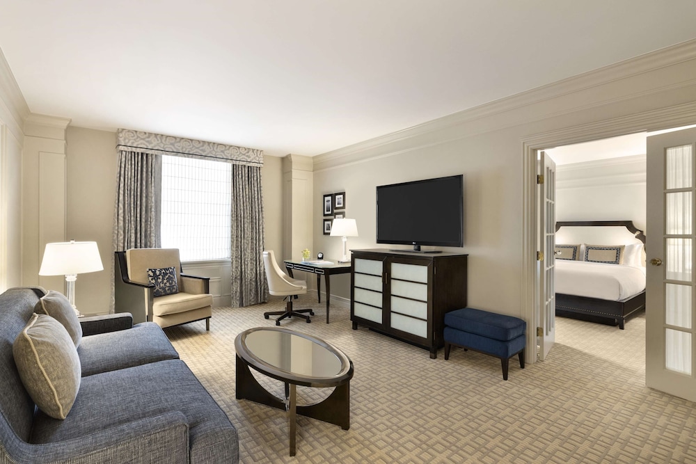 Fairmont Hotel Vancouver — Hotel rooms in Vancouver, British Columbia