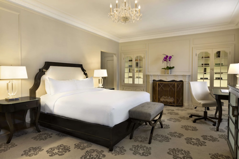 Fairmont Hotel Vancouver — Hotel rooms in Vancouver, British Columbia
