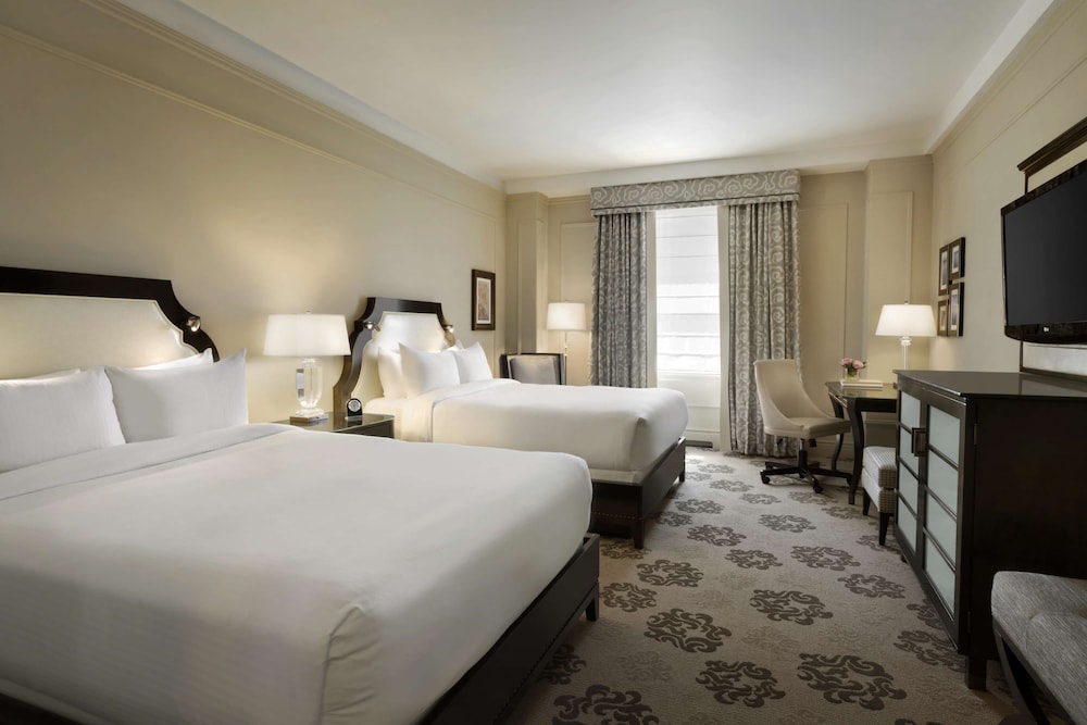 Fairmont Hotel Vancouver — Hotel rooms in Vancouver, British Columbia