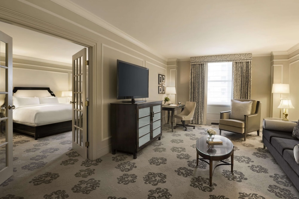 Fairmont Hotel Vancouver — Hotel rooms in Vancouver, British Columbia